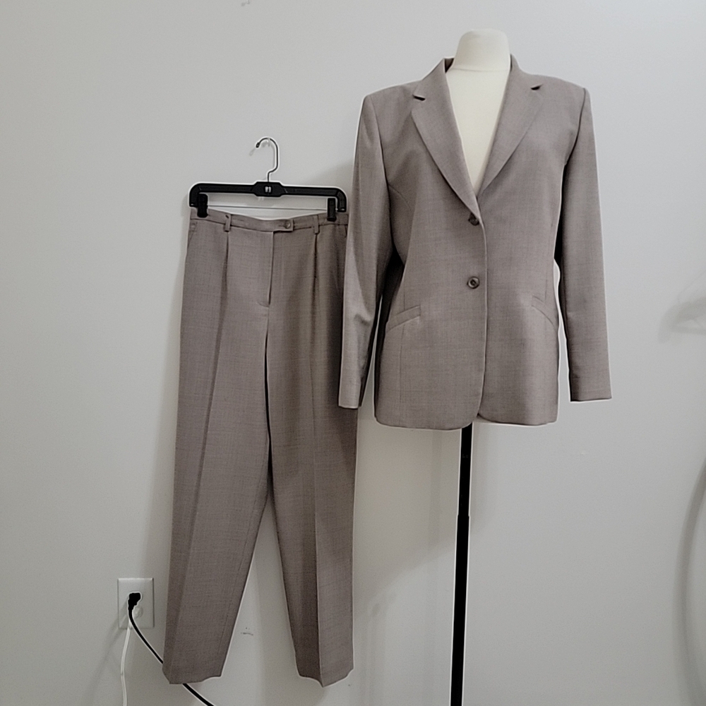 Pendleton Light Gray Men's Suit